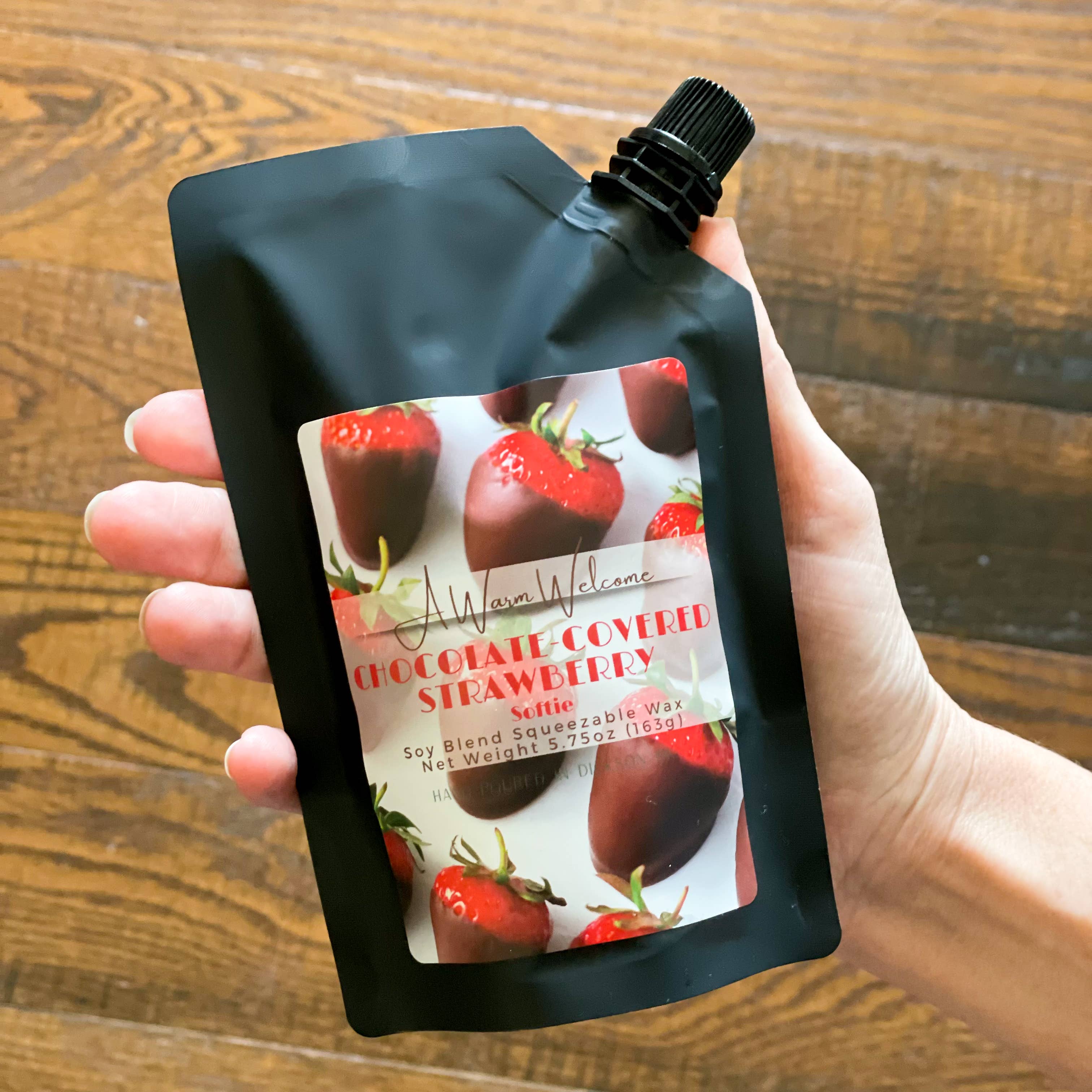 A Warm Welcome - Vente Fondants - Softie aux fraises enrobée de chocolat | Squeeze Wax Melt1