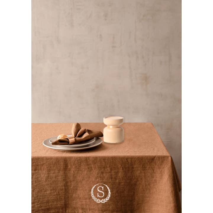 Tisch Ø1 - Europäische Leinen-Tischdecke aus Flachs mit Monogramm für den Großhandel von Bedlam
