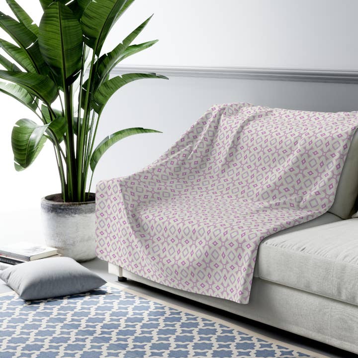 PALMER K Designs - Wholesale Throw Blanket - Sherpa Throw / Blanket: Pink / White Geometric (OH/P11)6