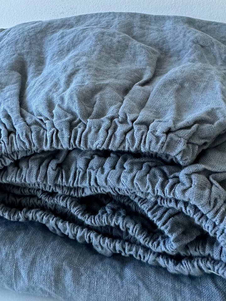 Lençol com elástico Blue Fog 100% linho (180x200x20 cm) por atacado de JAAN STUDIO