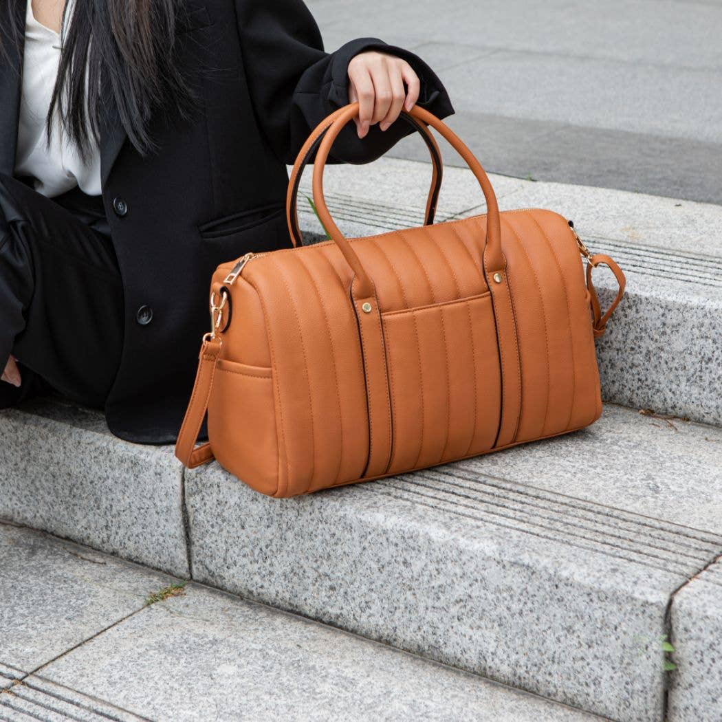 MKF Collection - Vendita all'ingrosso Sacca da viaggio - Donna - Borsa da viaggio Luana trapuntata in ecopelle vegana per donna di MKF Collection6