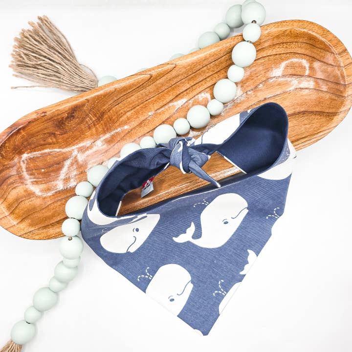 Whaley Whale 🐋 Hundhalsduk för wholesale av Three Paws