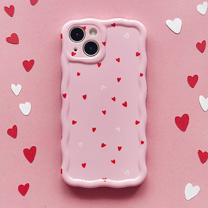 Coque de téléphone ondulée - Cœurs mignons pour la vente par Coconut Lane