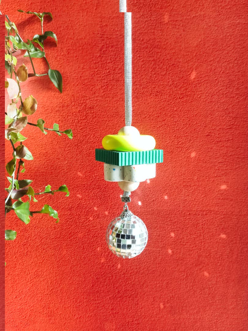 Hey Denise – Engroshandel Solfanger – Firkantet solfanger i Jesmonite – håndlavet farverig dekoration6