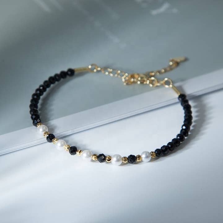 Artisans de Madagascar – wholesale Beaded bracelet – Black Tourmaline Bracelets Faceted Beads between 3 & 4 mm2