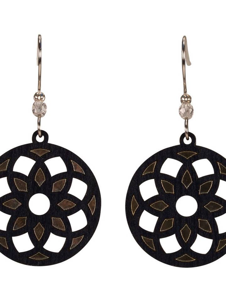 Boucles d'oreilles en forme de fleurs géo sacrées avec feuille d'argent pour la vente par Woodcutts Inc.