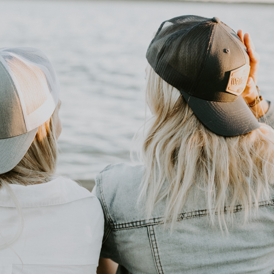 Range Leather Co. - Vente Casquette de camionneur – unisexe - Chapeau We The People | Casquette de camionneur à patch en cuir5