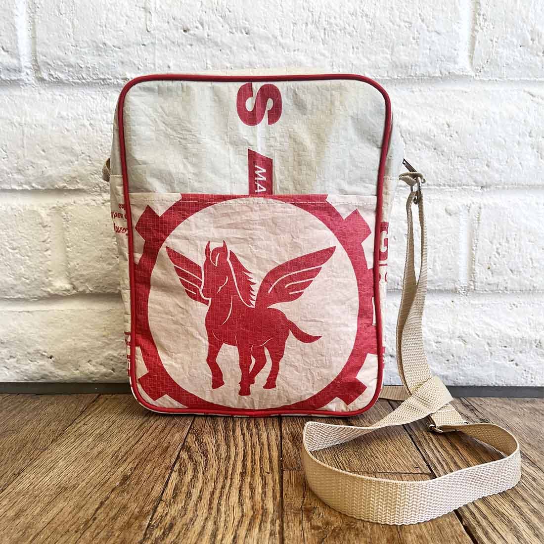 Malia Designs - Vente Sac à bandoulière – femme - Sac à bandoulière recyclé Pegasus - Joli sac de voyage3