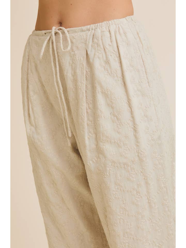 TAUPE PANTALON À ŒILLETS AVEC CORDON DE SERRAGE À LA TAILLE en vente sur Faire4