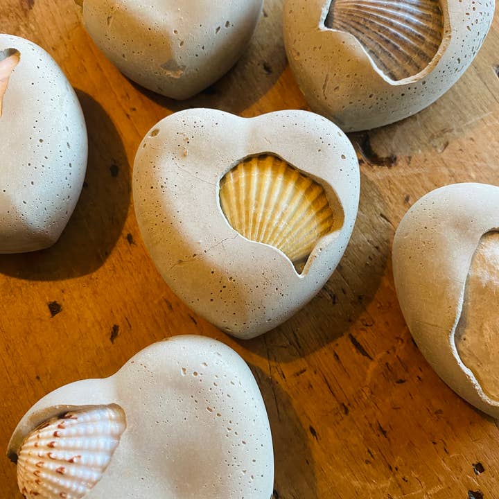 Sea + Green - Wholesale Decorative Tabletop Object - Sea Shell Concrete Heart