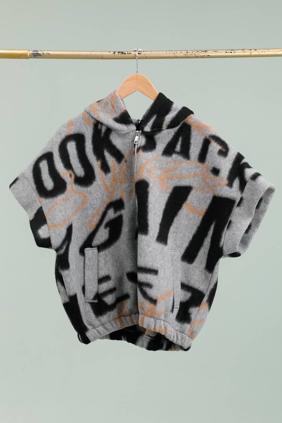 la maison des fibres naturelles – wholesale College/Baseball Jacket - Women’s – Sleeveless hooded jacket 11863B 100% polyester1