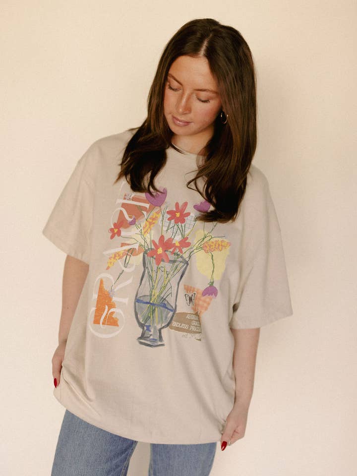 T-shirt graphique Grâce Abondante Louange Infinie pour la vente par Whitney | Chaudoin Creations