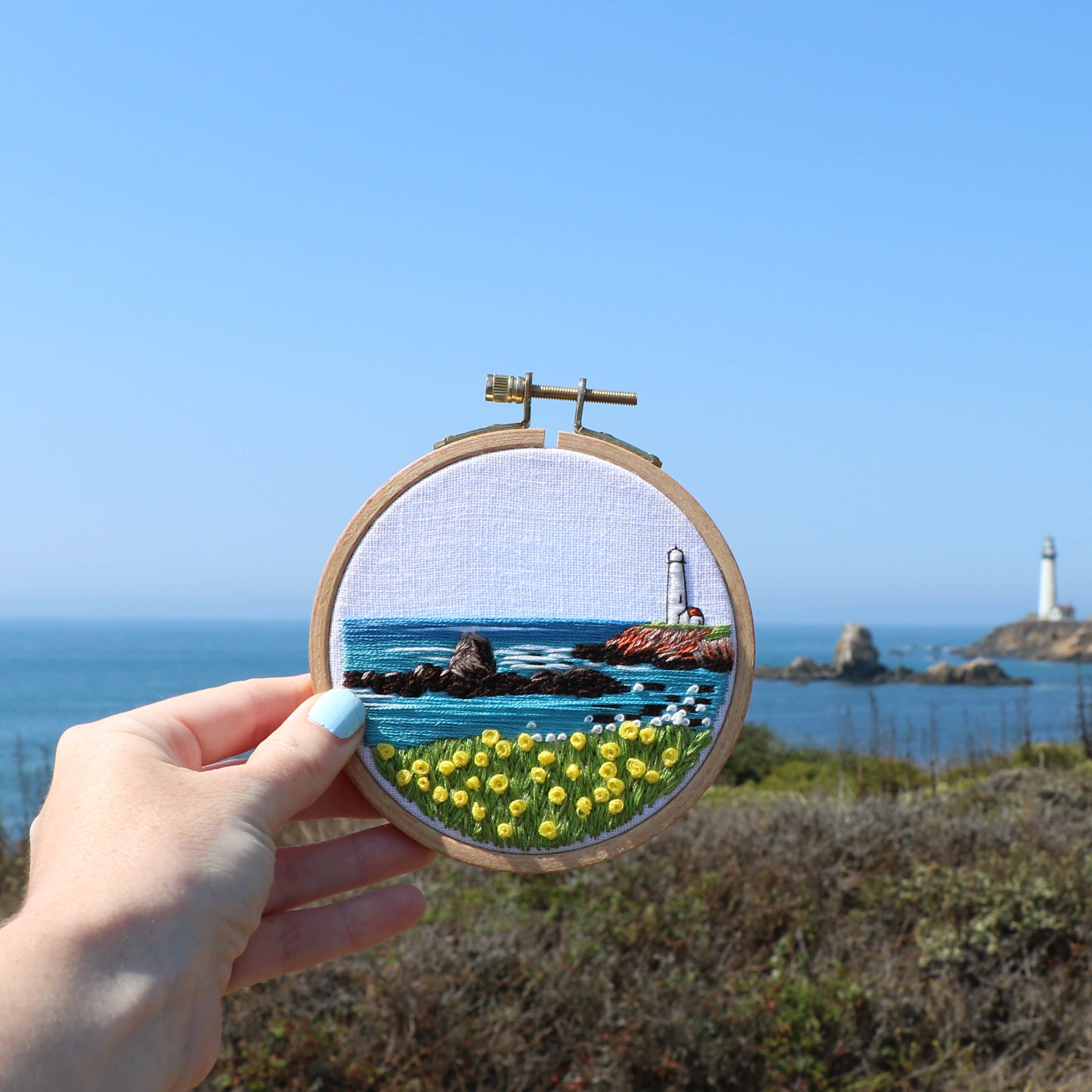 Rosanna Diggs Embroidery - Venta al por mayor Kits de costura - Lighthouse By the Bay kit de bordado a mano moderno