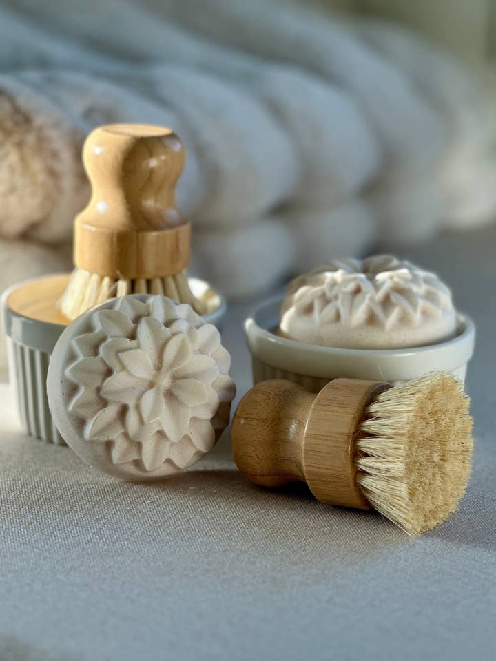 Sapone solido per piatti con spazzola in bambù per la vendita all'ingrosso da parte di Wild Rye Soapery