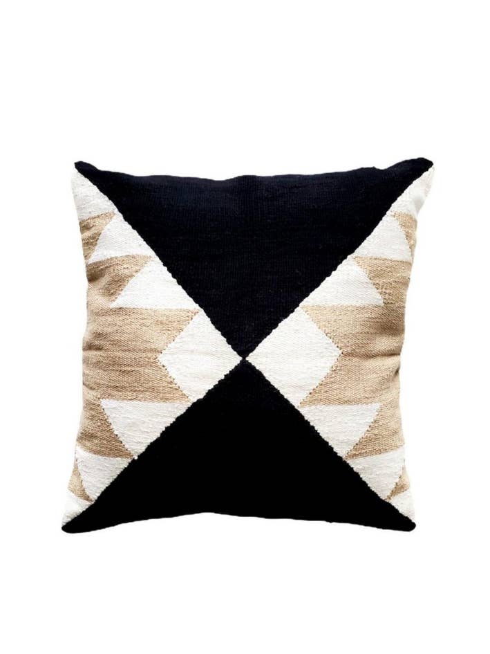 Cuscino Decorativo Intrecciato a Mano Vessi per la vendita all'ingrosso da parte di Mumo Toronto Inc