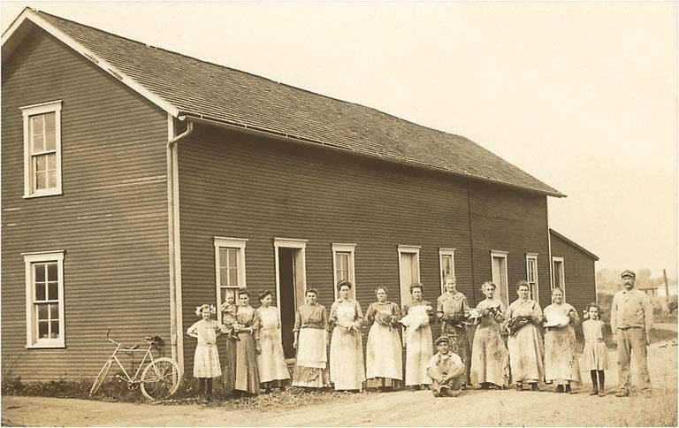 Found Image Press – wholesale Klistermärke – Klistermärke AG-28 Bondkvinnor0