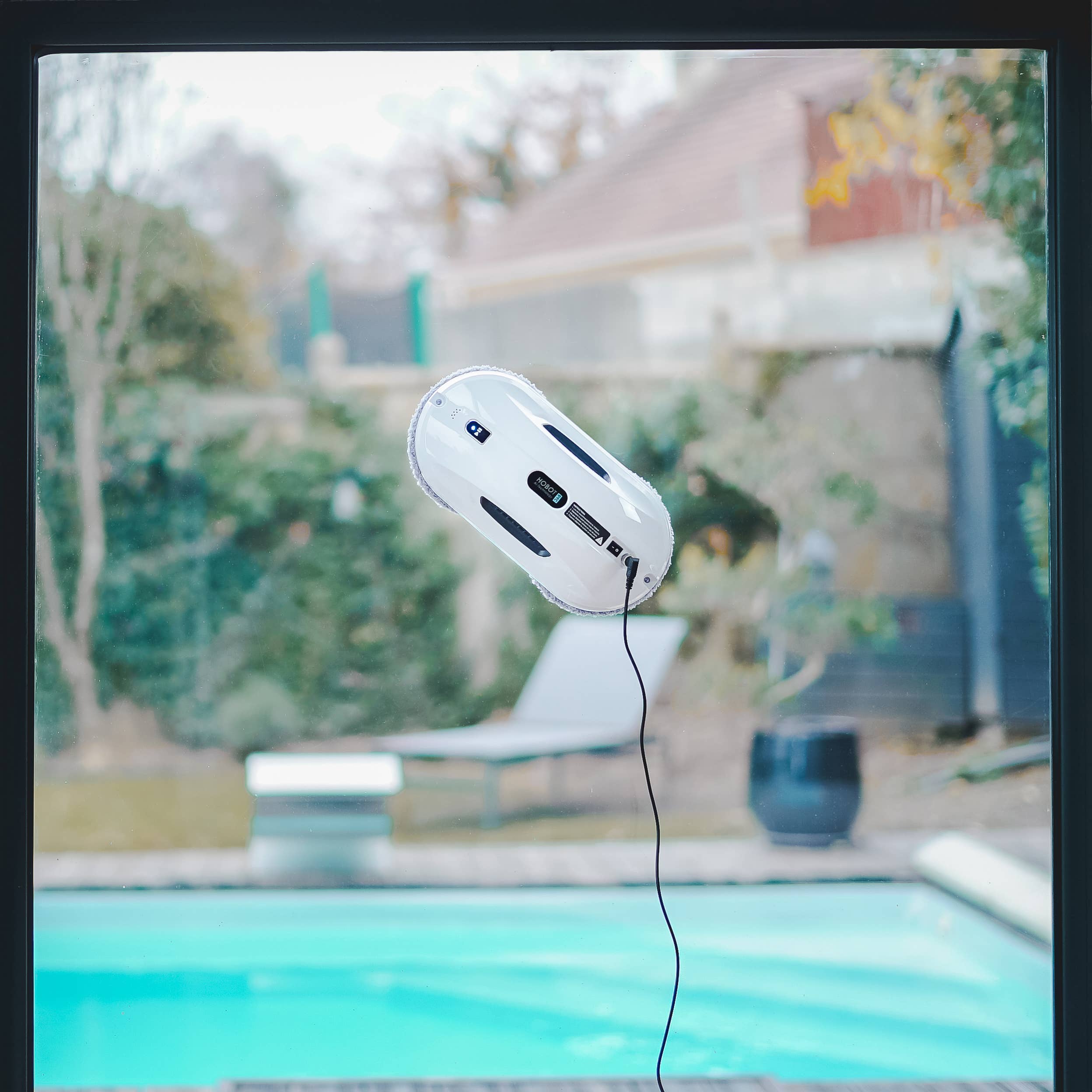 Eziclean - Vente Appareil technologique portable - Robot lave-vitres EZIclean® Hobot 3685