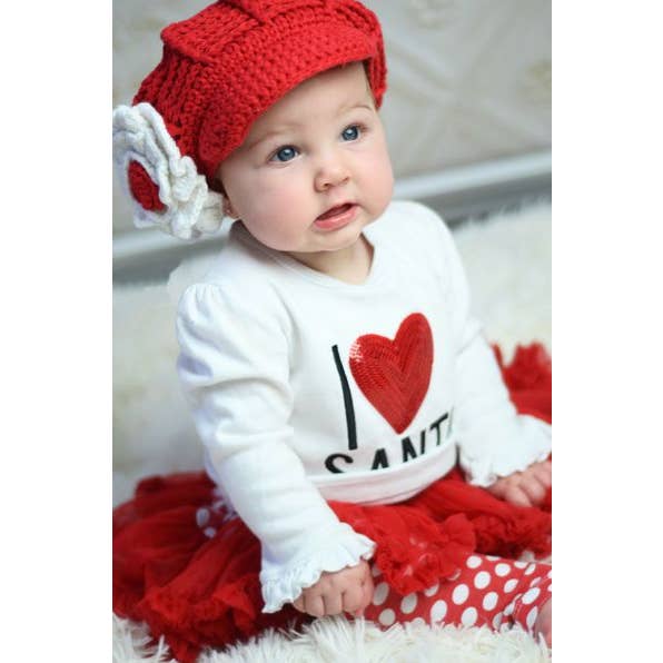 Bonnet cadeau à la main en crochet rouge avec fleur de pivoine pour la vente par The Daisy Baby LLC