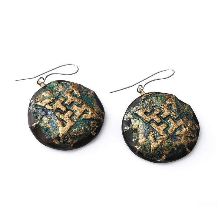 Orecchini in legno con simbolo verde per la vendita all'ingrosso da parte di Miray Collections