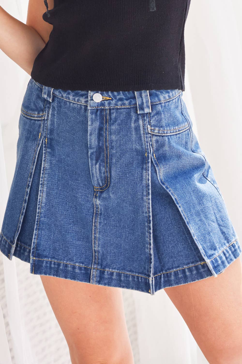 Bluivy - Venta al por mayor Falda pantalón - Mujer - PANTALONES CORTOS DE MEZCLILLA CON PLIEGUES EN LA PARTE DELANTERA9