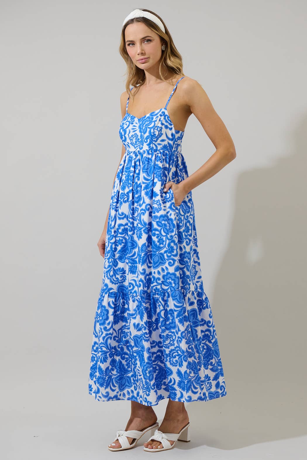 BIANCO BLU MULTI Abito Maxi Floreale Cabana Fluttuante Magee in vendita all'ingrosso su Faire2