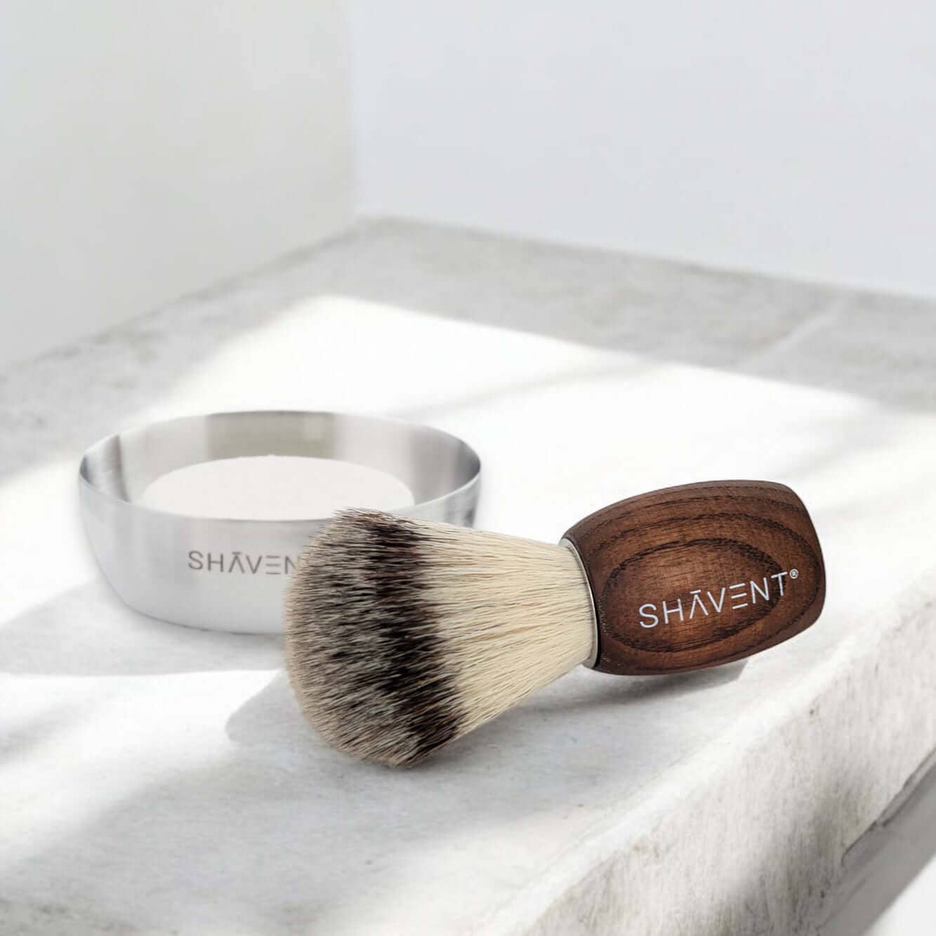 SHAVENT – wholesale Rakborste - Herr – SHAVENT klassisk rakborste – borst som liknar bäverhår med handtag i askträ2