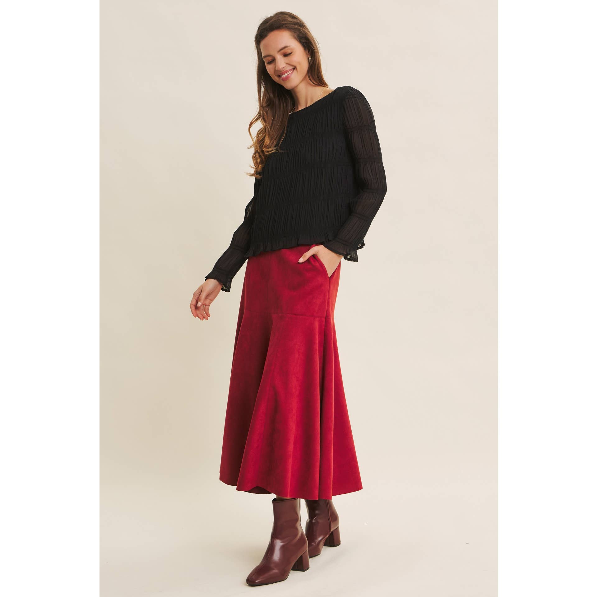 in february – wholesale Kjol - Dam – VEGANSK MOCKA PANELERAD A-LINJE MIDI-KJOL5