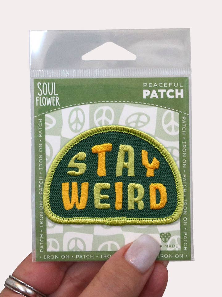 Stanna konstig stryk-på-märke - Hippie-märken för wholesale av Soul Flower