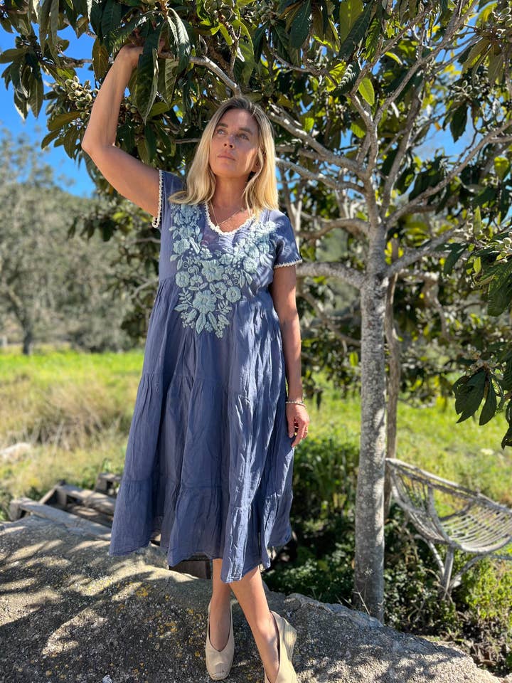 Vestido Pai gris con bordado a mano para venta al por mayor de Aurobelle Ibiza