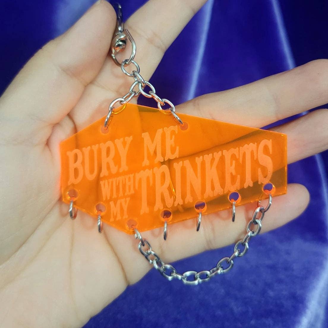 SHOPMALASTORE - Vente Porte-clés – femme - PORTE-CLÉS BIJOUX CERCUEIL - "ENTERREZ-MOI AVEC MES BIJOUX"5