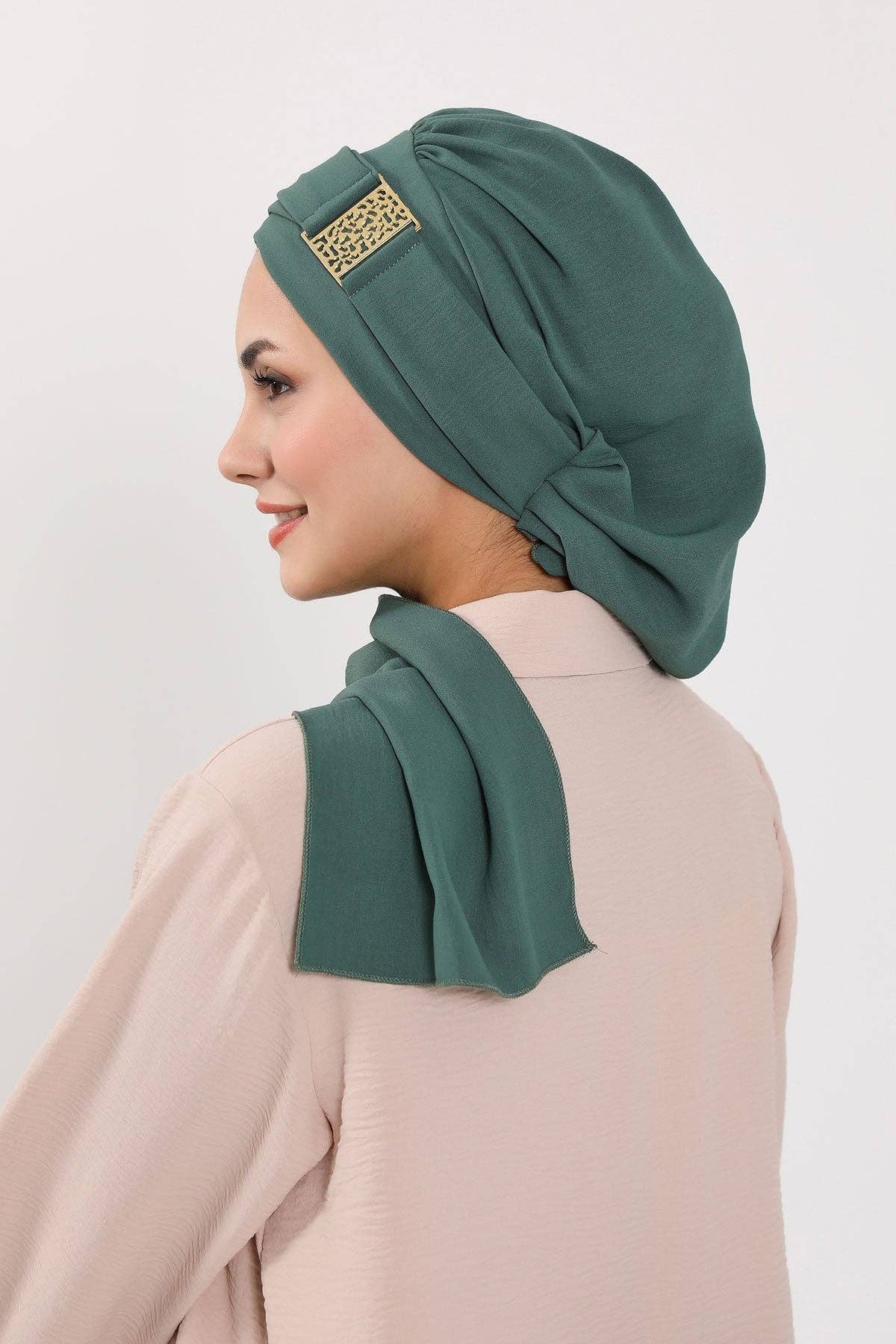 Aisha's Design – wholesale Hijab – Women’s – Modest Fashion Instant Aerobin Turban with Leopard Pattern Accessory, Pre-Tied Aerobin Hijab with Chic Metal Accessory,HT-11A34