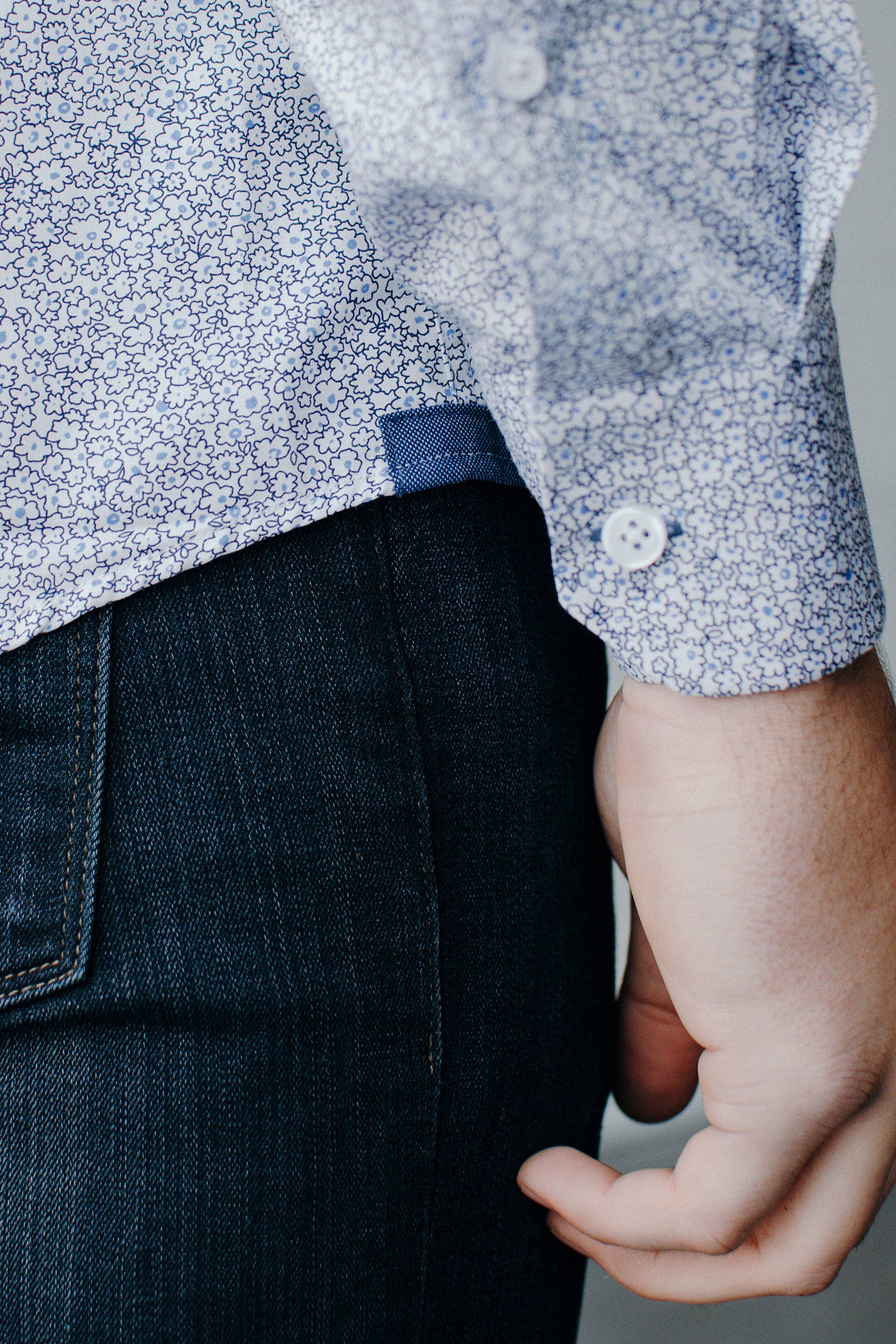 Alynn - Wholesale Button Down Shirt - Men's - Reid Floral Untuckable Slim Fit Dress Shirt White Alynn3