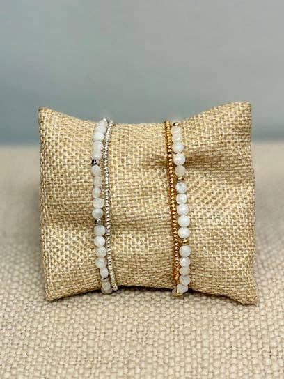 Bracelet en pierre de lune avec pierres précieuses extensibles en or ou en argent pour la vente par Lady Bird Market