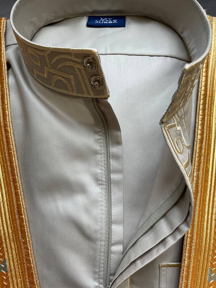 MY LITTLE JUBBA - Wholesale Top & Pant Set (NOT Loungewear) - Men's - Mens Light Grey Thobe with Gold Embroidery 5 Pcs Set5