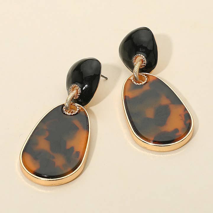 Øreringe med dråbeformede led i skildpaddemønstret med blank finish for engroshandel hos Sensibling Corp.