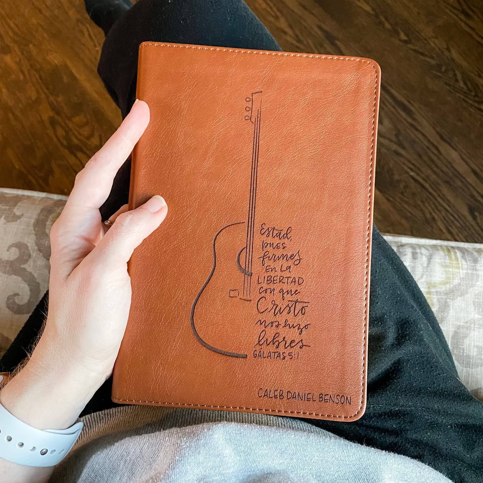 Joy Creative Bibles - Wholesale Religion - ESV/RVR Bible - Guitar, Galatas 5:10