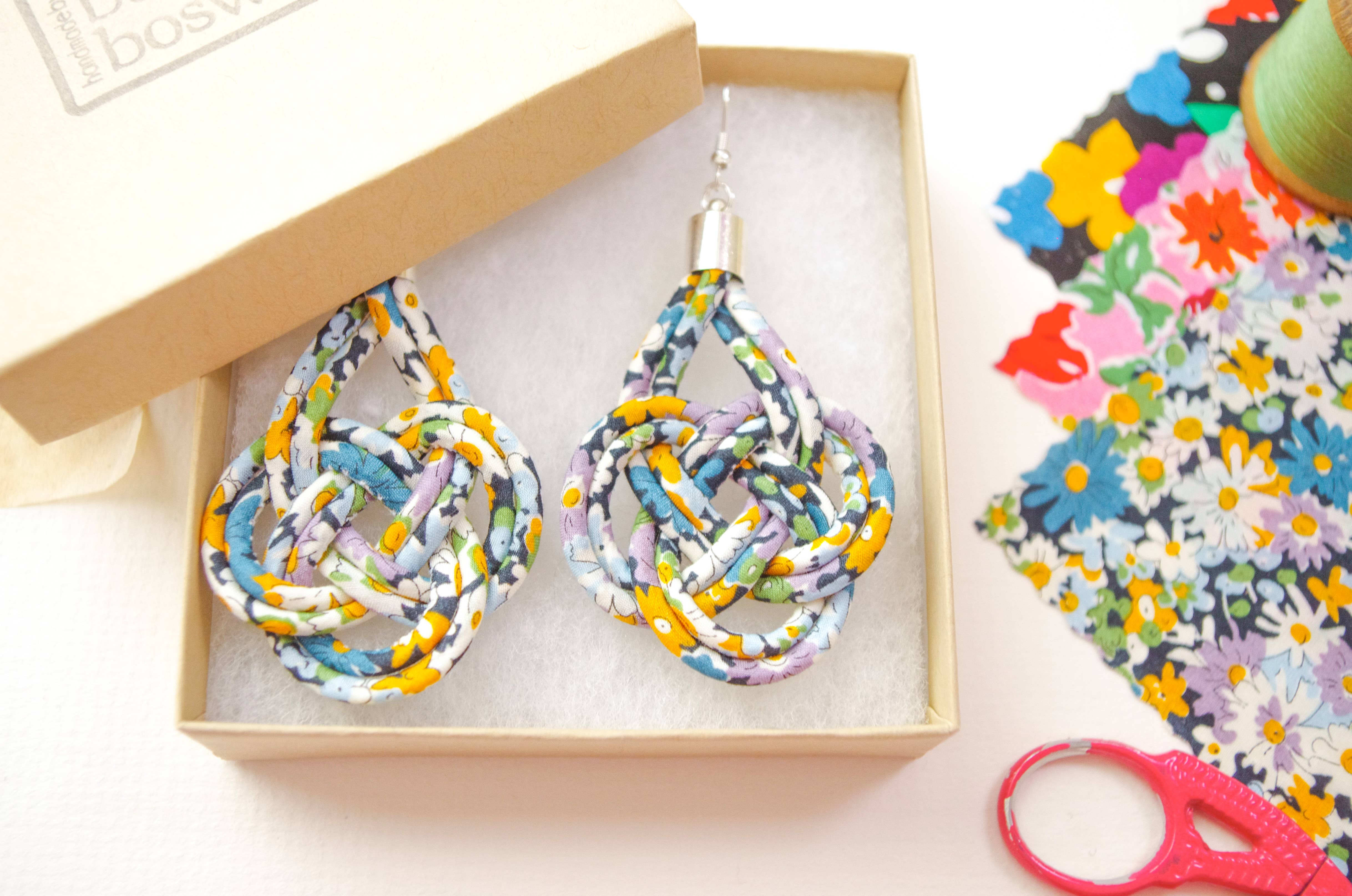 Bunny Bosworth – wholesale Dangle earrings – Large Liberty Fabric Cord Knot Earrings - Deco Florals8