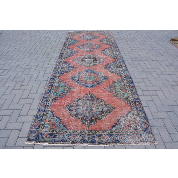 Tapis en laine géométrique vintage - Style classique orange et bleu pour la vente par The Loom Wholesale