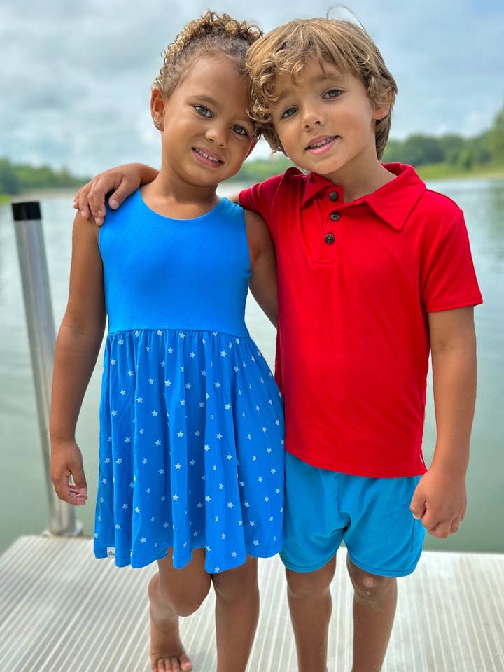 Polo rouge foncé pour garçons pour la vente par Twinflower Creations