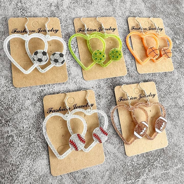 Orecchini a forma di cuore cavo in acrilico con pallina sportiva per mamma XC032 e ulteriori Risultati per palloni calcio all all'ingrosso. Resi gratuiti e termini di pagamento a 60 giorni su Faire in tendenza su Faire.