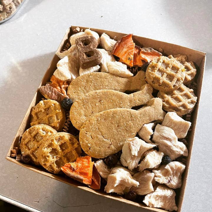 Bucho's Barkery - Wholesale Pet Treats - Dog - Chicken & Waffles