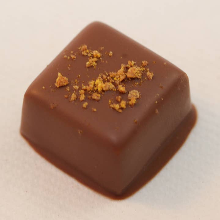 MILK CHOCOLATE PRALINE - LACE CREPE - 105L BULK CARTON for wholesale by Royale Normande Chocolaterie