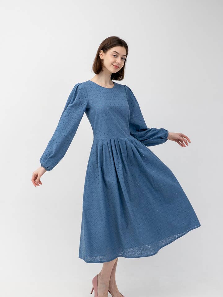 Katoenen geborduurde kanten midi-jurk ballonmouwen, hemelsblauw voor wholesale door Wear & Smile