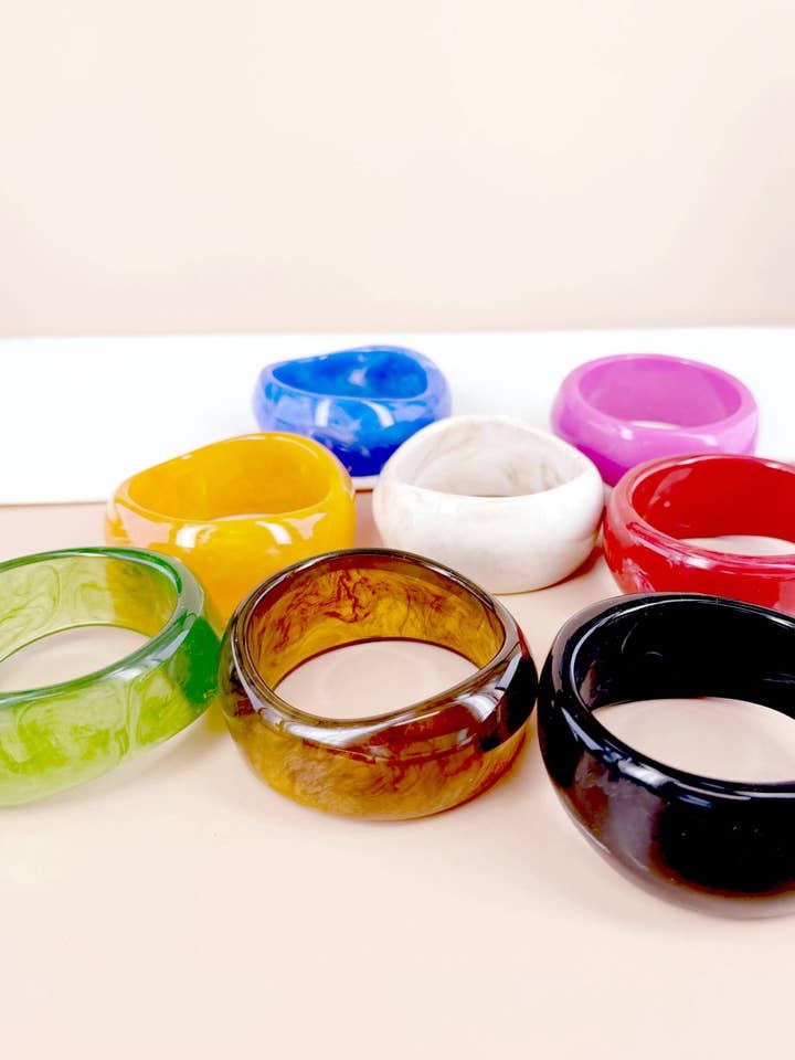 Bracciale rigido in resina marmorizzata per la vendita all'ingrosso da parte di D Bijoux