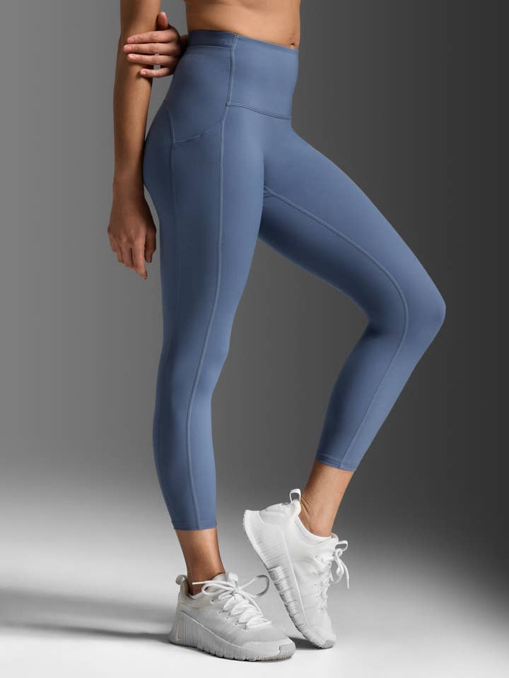 Form Stash Hi-Rise Compression 7/8 Tights with Pockets for wholesale by 2XU