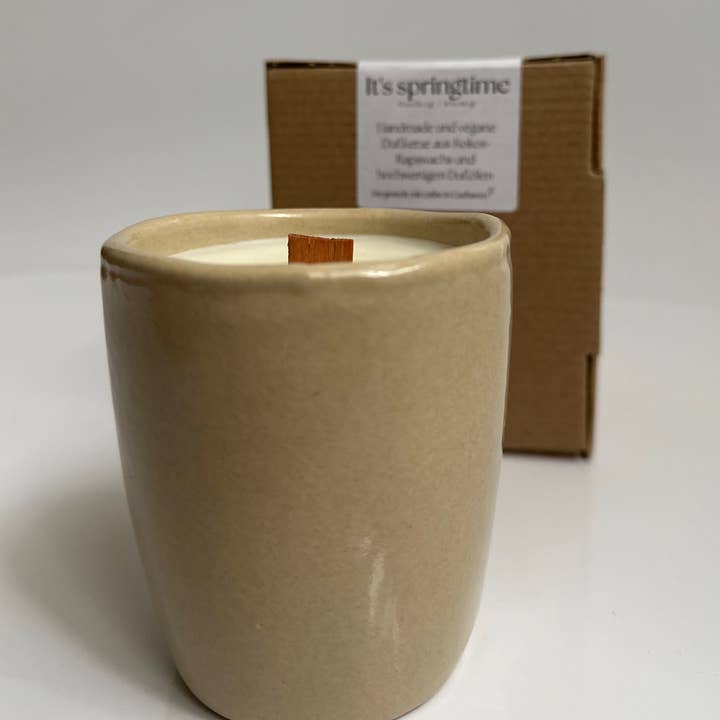 It's springtime scented candle for wholesale by Candlelight with Lina