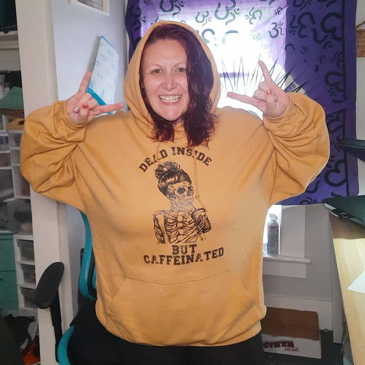 Sweatshirts Dead Inside But contenant de la caféine pour la vente par Merlscreations LLC