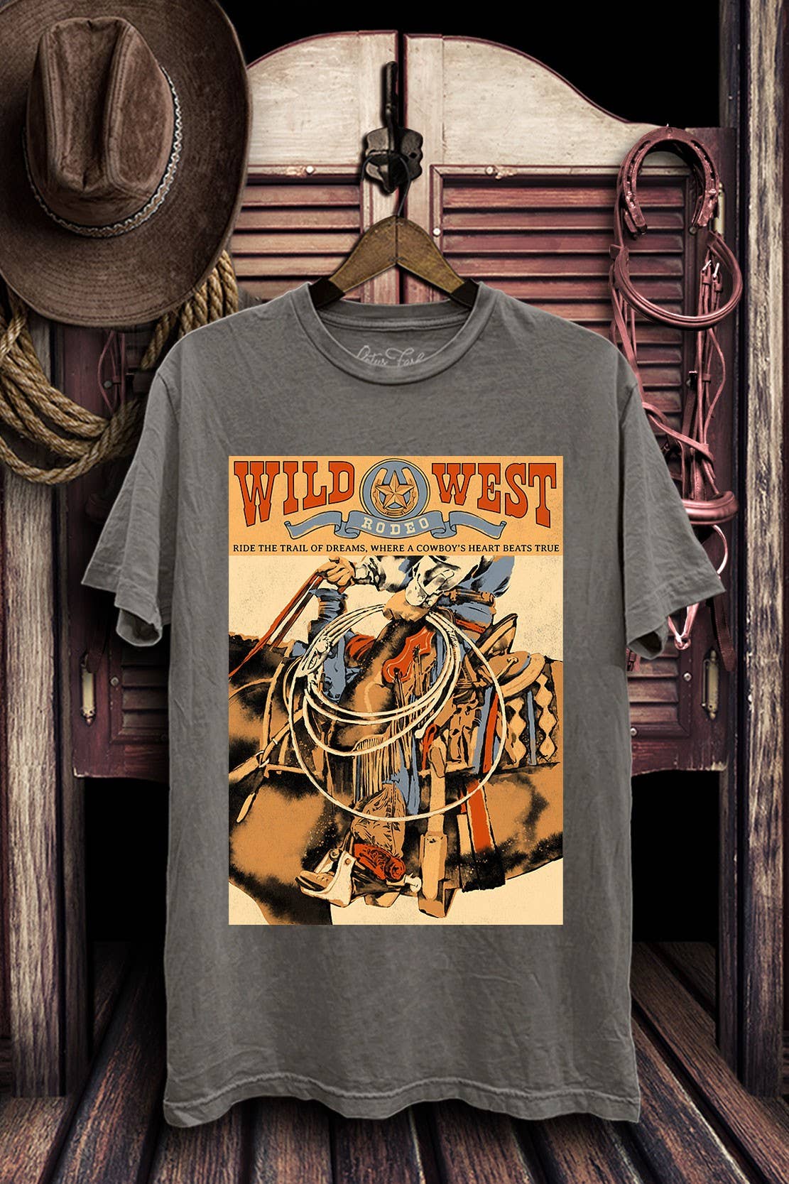 Lotus Fashion Collection - Venta al por mayor Camiseta serigrafiada - Mujer -  Top estampado de los Wild West Cowboys5