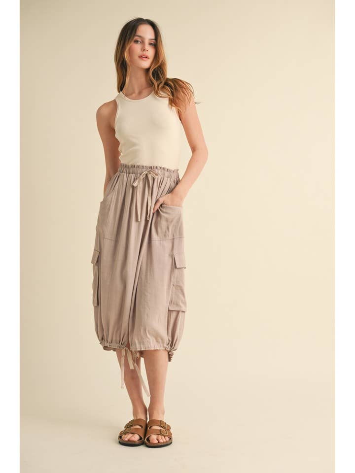 ÄRMLÖS TVÅDELAD MIDIKLÄNNING MED RUND HALS OCH RYNKAD DESIGN för wholesale av Camellia