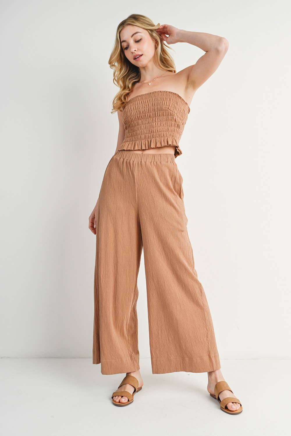 Bluivy – wholesale Top & pants set (NOT Loungewear) – Women's – SMOCKED TUBE TOP & LINEN WIDE LEG PANTS SET2